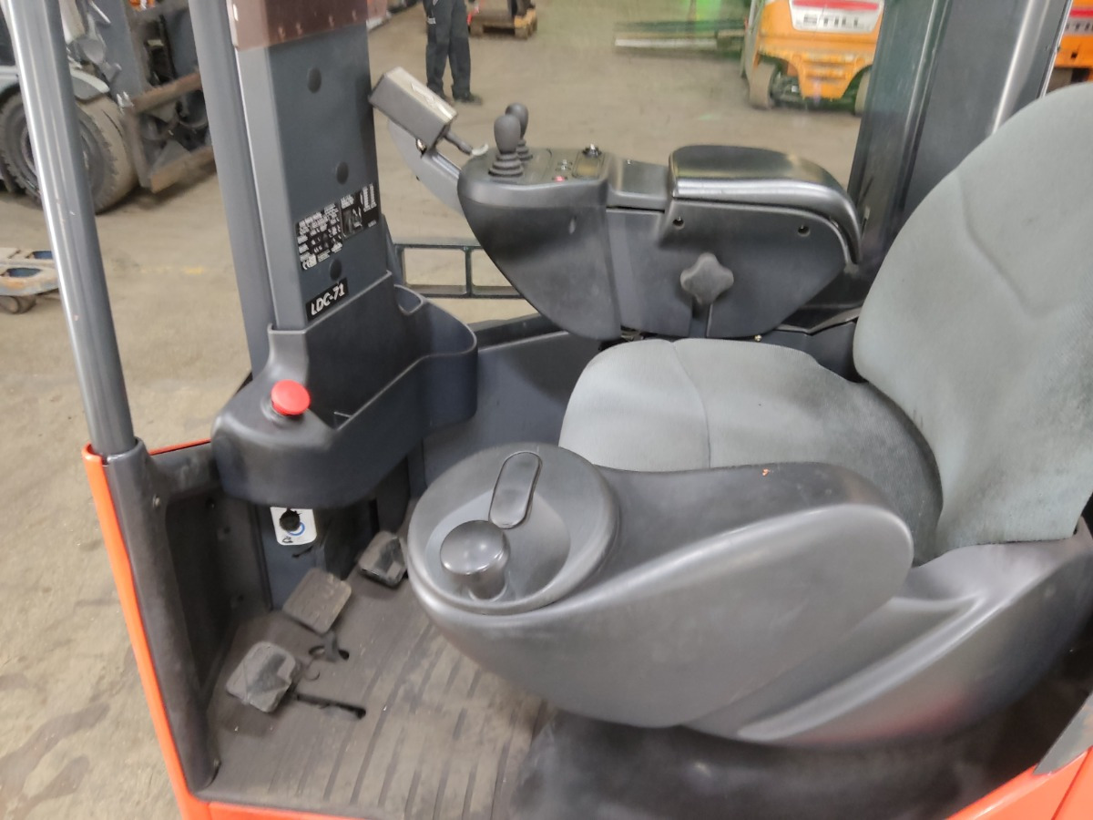 Linde R14X-03 - Schubmaststapler: das Bild 3 Linde R14X-03 - Schubmaststapler: das Bild 3