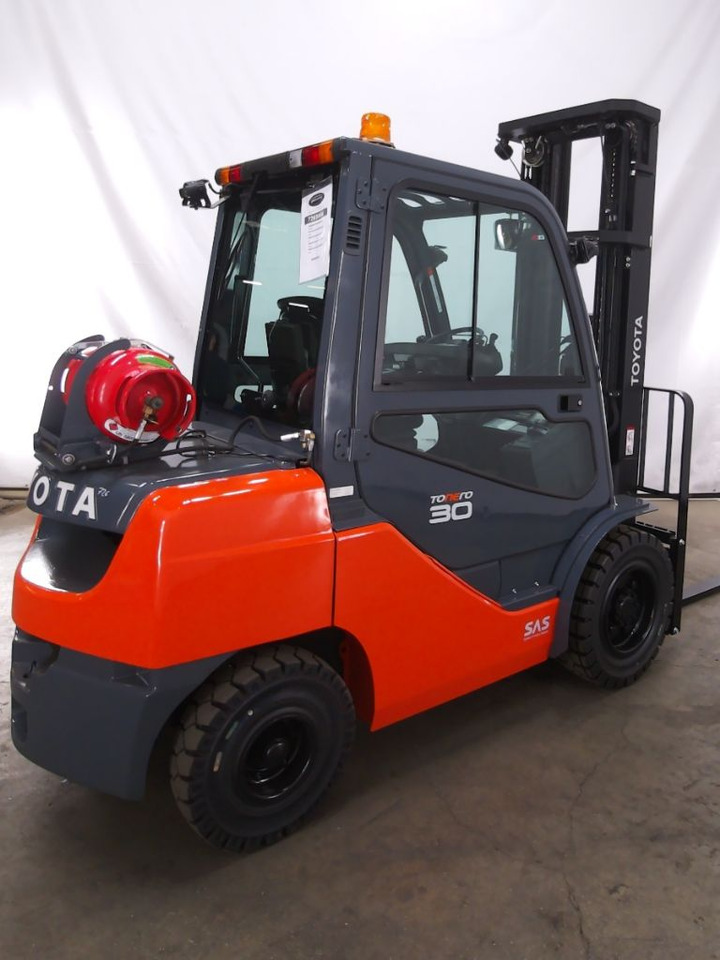 Toyota 02-8FGF30 - Treibgasstapler: das Bild 5 Toyota 02-8FGF30 - Treibgasstapler: das Bild 5
