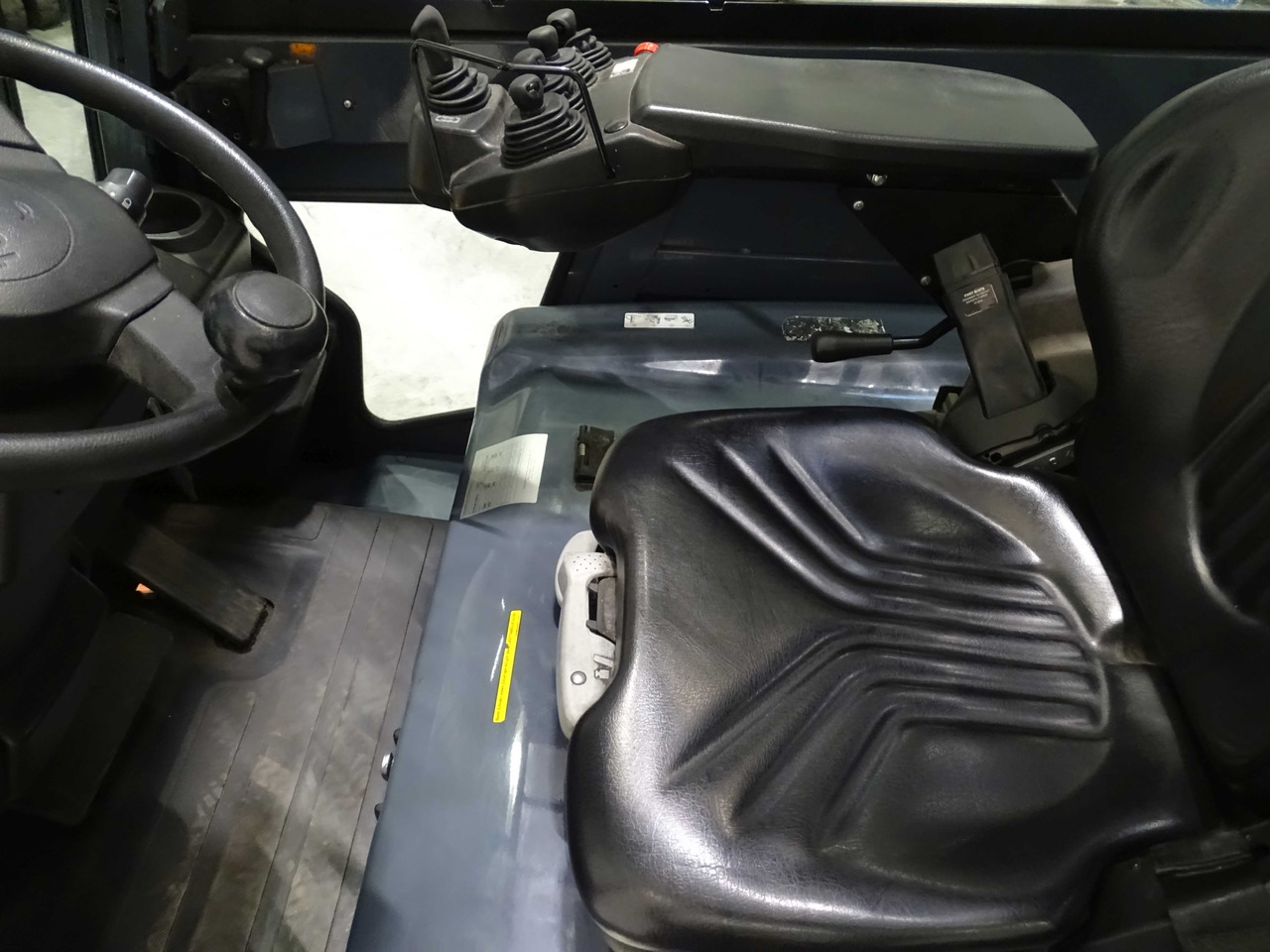 Toyota 8FBMT30 - Elektrostapler: das Bild 3 Toyota 8FBMT30 - Elektrostapler: das Bild 3