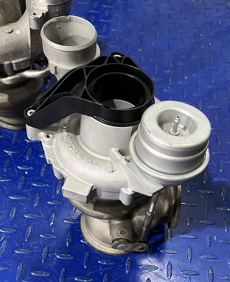 BMW Turbocharger S63N/R 4.4L V8 7849045+7849044 (SET) - Turbolader: das Bild 4 BMW Turbocharger S63N/R 4.4L V8 7849045+7849044 (SET) - Turbolader: das Bild 4