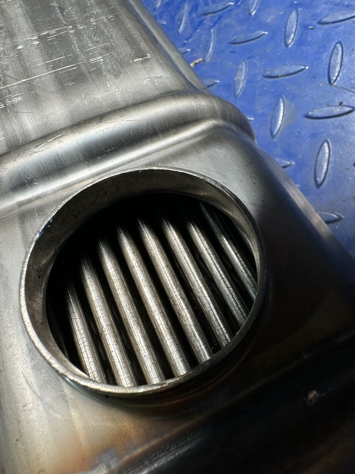 DETROIT DD15 A4721401575 - AGR-Kühler für LKW: das Bild 2 DETROIT DD15 A4721401575 - AGR-Kühler für LKW: das Bild 2