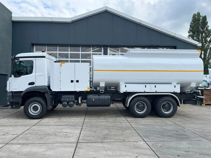 Mercedes-Benz Arocs 4040 6x6 Water Tank Truck - Tankwagen: das Bild 2 Mercedes-Benz Arocs 4040 6x6 Water Tank Truck - Tankwagen: das Bild 2