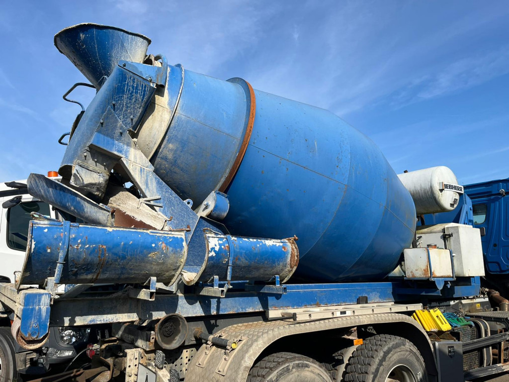 Abrollcontainer Betonmischaufbau mit sep. Motor - Abrollkipper: das Bild 1 Abrollcontainer Betonmischaufbau mit sep. Motor - Abrollkipper: das Bild 1