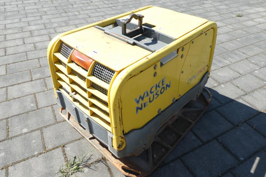 Wacker Neuson SE Wacker Neuson SE Rüttelplatte Baumaschine DPU 110rLem970 inkl. Fernbedienung - Rüttelplatte: das Bild 4 Wacker Neuson SE Wacker Neuson SE Rüttelplatte Baumaschine DPU 110rLem970 inkl. Fernbedienung - Rüttelplatte: das Bild 4