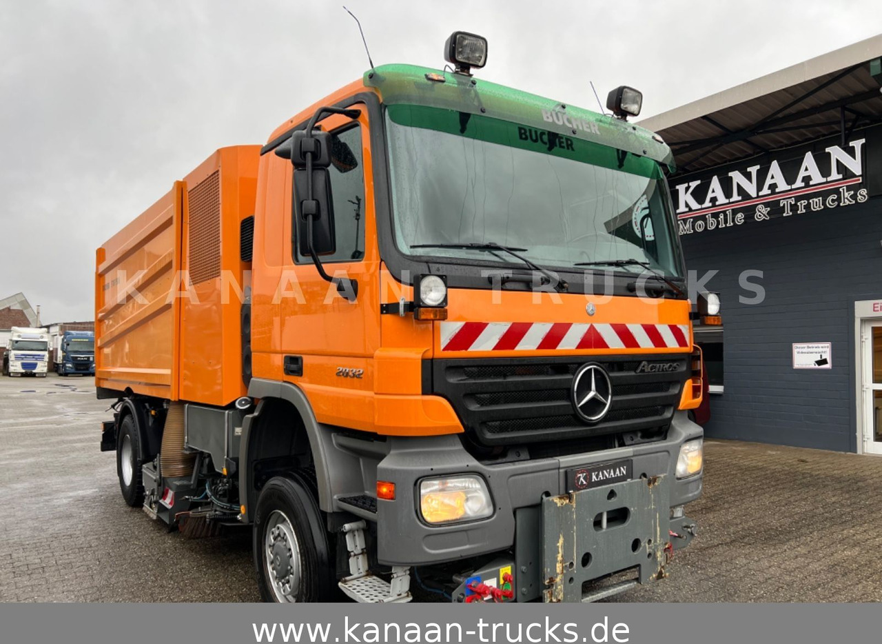 Mercedes-Benz 2032 Actros 4x4 Bucher STKF 9500 AIRPORT KLIMA - Kehrmaschine: das Bild 1 Mercedes-Benz 2032 Actros 4x4 Bucher STKF 9500 AIRPORT KLIMA - Kehrmaschine: das Bild 1