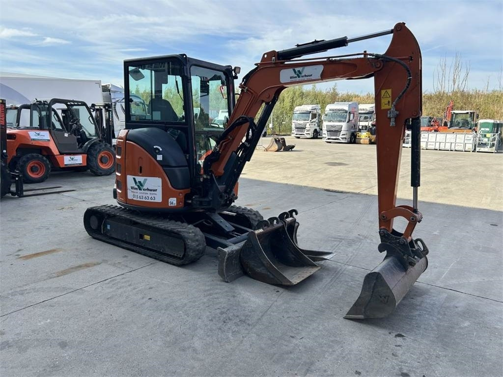 Hitachi ZX33U-6 (7740) - Minibagger: das Bild 4 Hitachi ZX33U-6 (7740) - Minibagger: das Bild 4