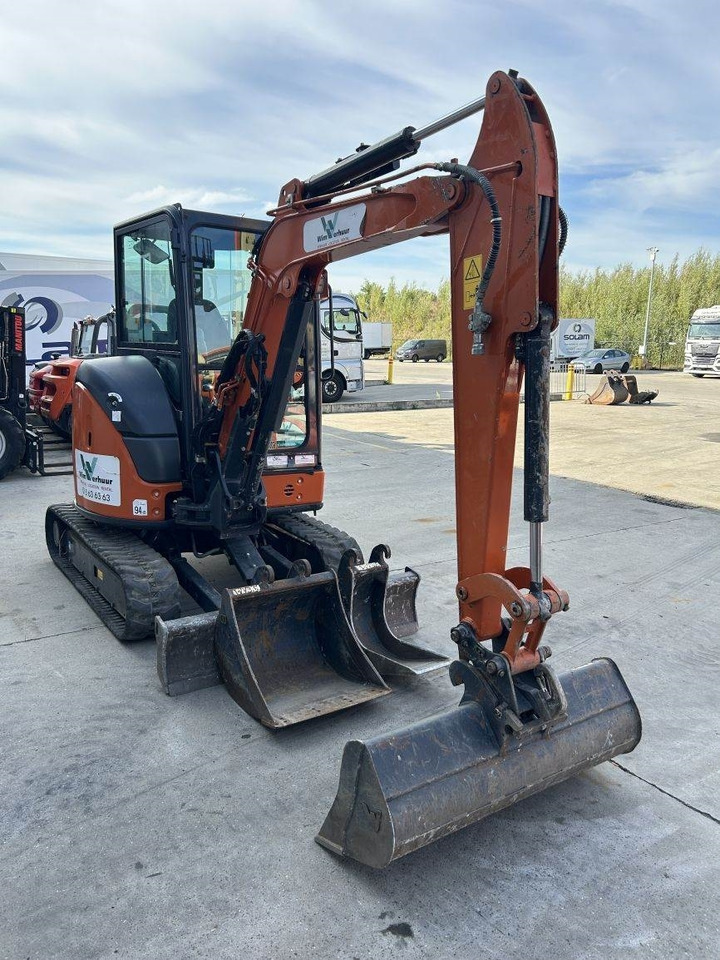 Hitachi ZX33U-6 (7740) - Minibagger: das Bild 3 Hitachi ZX33U-6 (7740) - Minibagger: das Bild 3