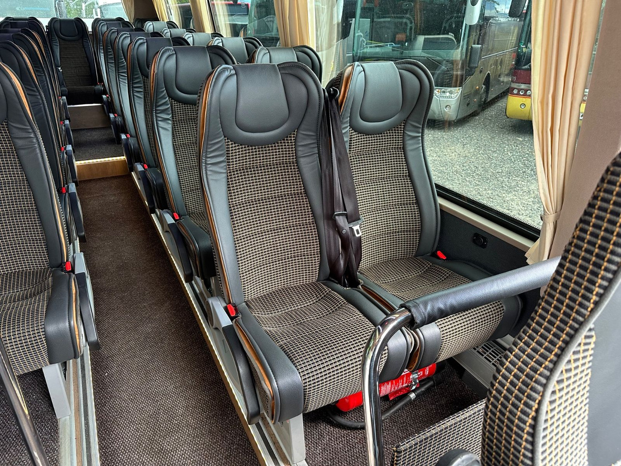 Iveco First Rosero-P (82 tkm*29 Sitze) Rapido O818 - Kleinbus, Personentransporter: das Bild 5 Iveco First Rosero-P (82 tkm*29 Sitze) Rapido O818 - Kleinbus, Personentransporter: das Bild 5