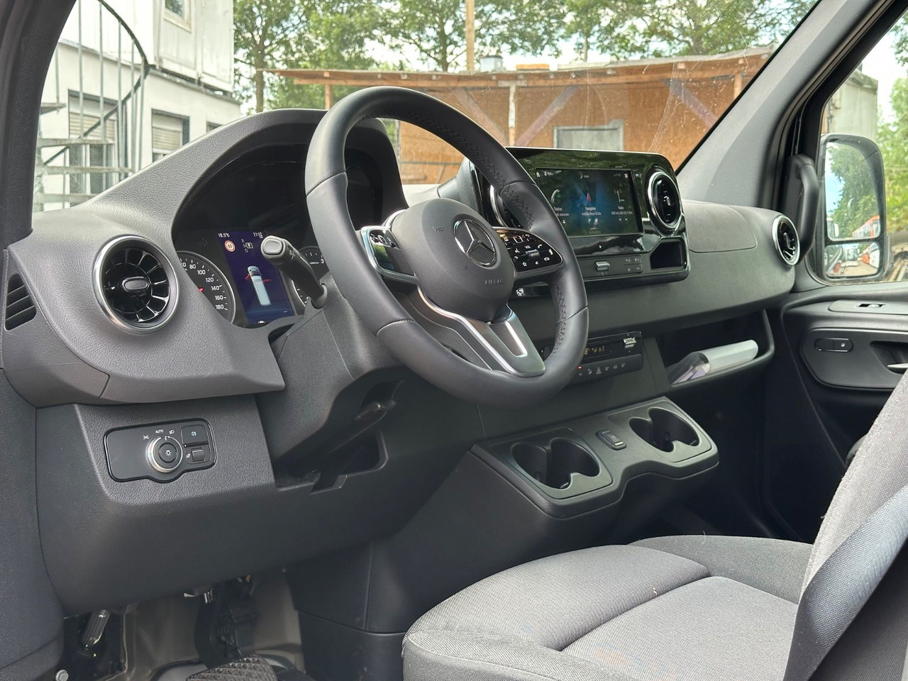 Mercedes-Benz Sprinter 519 CDi 4x4 H+L 360° Cam.*Navi*253.4 Km - Kleinbus, Personentransporter: das Bild 3 Mercedes-Benz Sprinter 519 CDi 4x4 H+L 360° Cam.*Navi*253.4 Km - Kleinbus, Personentransporter: das Bild 3