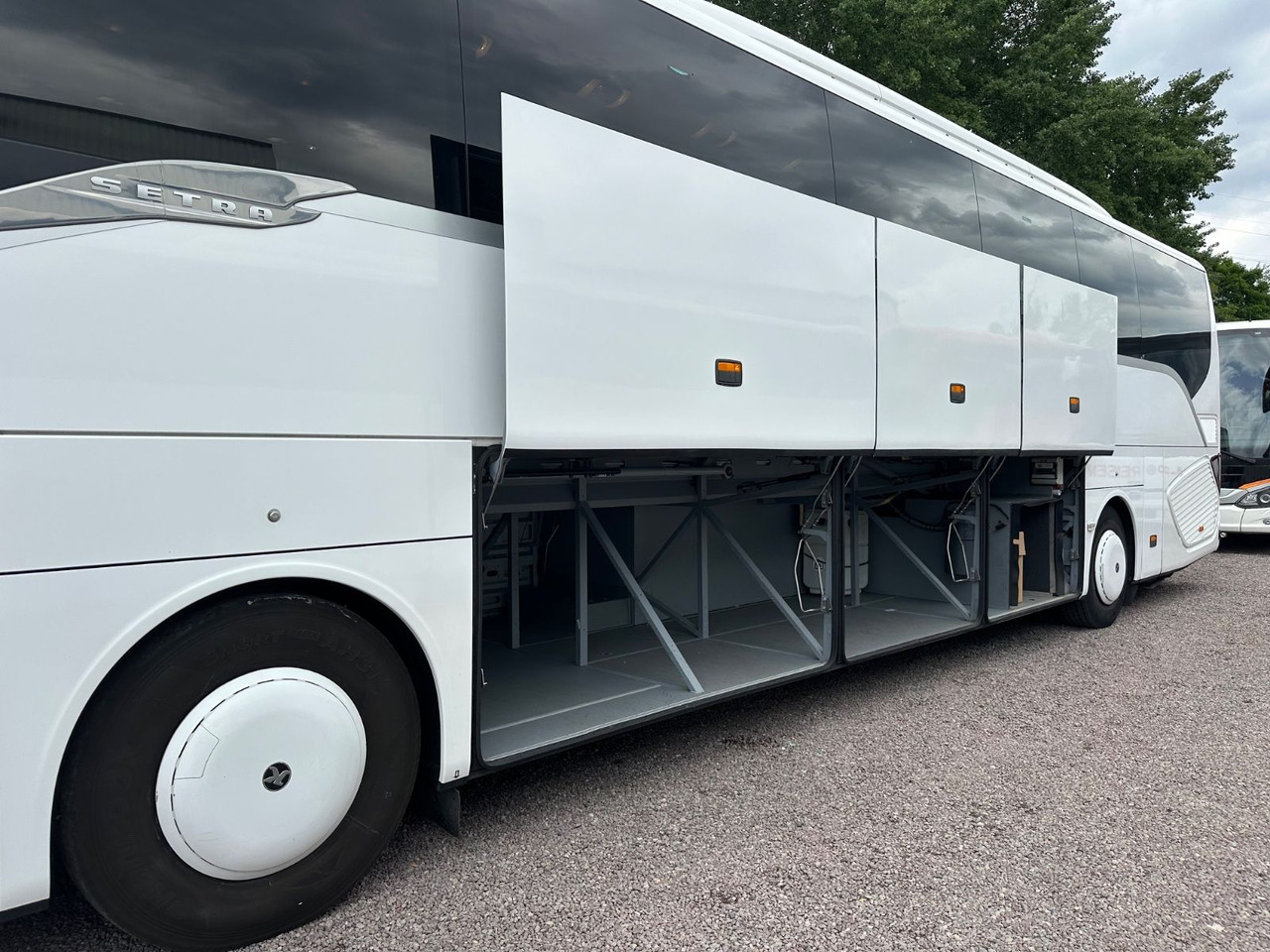 Setra S 516 HD/2A (54 Sitze*DE-Bus) - Reisebus: das Bild 4 Setra S 516 HD/2A (54 Sitze*DE-Bus) - Reisebus: das Bild 4
